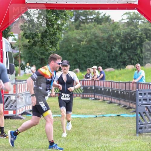 21.06.2026 - 29. Vierlanden-Triathlon Andreas Tolksdorf http://msf.ph/oto/9914202 21.06.2026 11:20:38 Ziel 470 meine-sportfotos.de
