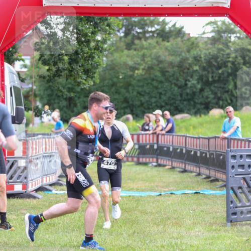 21.06.2026 - 29. Vierlanden-Triathlon Andreas Tolksdorf http://msf.ph/oto/9914203 21.06.2026 11:20:38 Ziel 470 meine-sportfotos.de