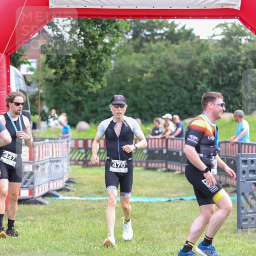 21.06.2026 - 29. Vierlanden-Triathlon Andreas Tolksdorf http://msf.ph/oto/9914205 21.06.2026 11:20:39 Ziel 470 meine-sportfotos.de