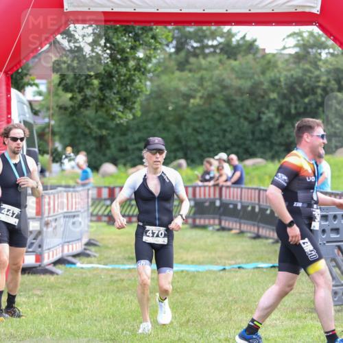 21.06.2026 - 29. Vierlanden-Triathlon Andreas Tolksdorf http://msf.ph/oto/9914208 21.06.2026 11:20:39 Ziel 470 meine-sportfotos.de