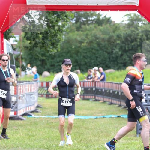 21.06.2026 - 29. Vierlanden-Triathlon Andreas Tolksdorf http://msf.ph/oto/9914209 21.06.2026 11:20:39 Ziel 470 meine-sportfotos.de