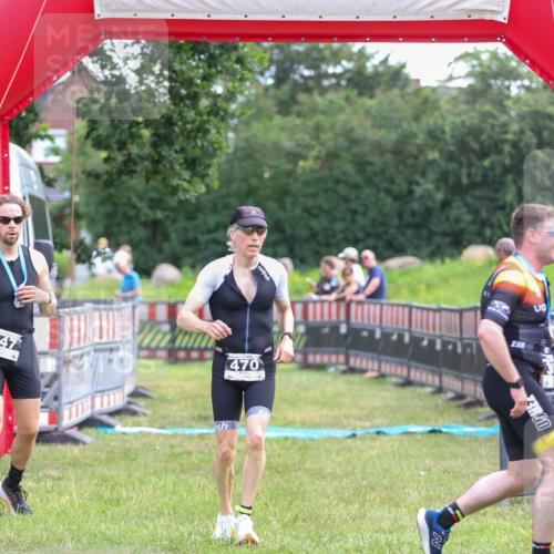 21.06.2026 - 29. Vierlanden-Triathlon Andreas Tolksdorf http://msf.ph/oto/9914210 21.06.2026 11:20:39 Ziel 470 meine-sportfotos.de