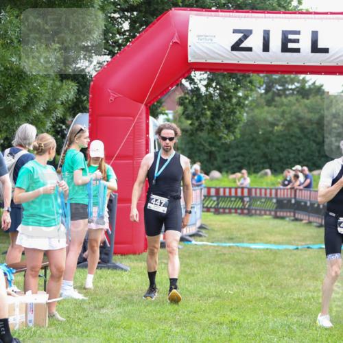21.06.2026 - 29. Vierlanden-Triathlon Andreas Tolksdorf http://msf.ph/oto/9914211 21.06.2026 11:20:42 Ziel  meine-sportfotos.de