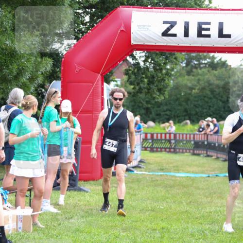 21.06.2026 - 29. Vierlanden-Triathlon Andreas Tolksdorf http://msf.ph/oto/9914212 21.06.2026 11:20:42 Ziel  meine-sportfotos.de