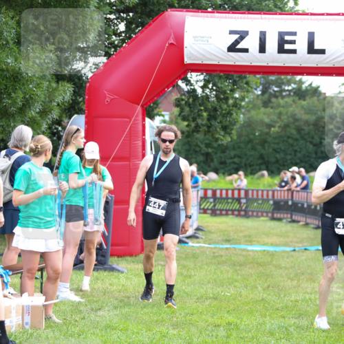 21.06.2026 - 29. Vierlanden-Triathlon Andreas Tolksdorf http://msf.ph/oto/9914213 21.06.2026 11:20:42 Ziel  meine-sportfotos.de
