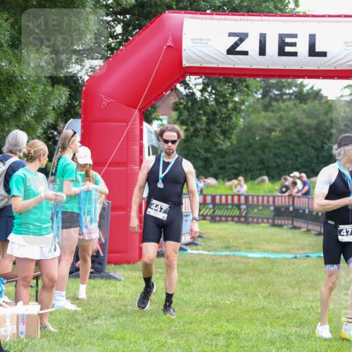 21.06.2026 - 29. Vierlanden-Triathlon Andreas Tolksdorf http://msf.ph/oto/9914217 21.06.2026 11:20:43 Ziel  meine-sportfotos.de
