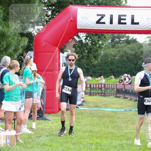 21.06.2026 - 29. Vierlanden-Triathlon Andreas Tolksdorf http://msf.ph/oto/9914219 21.06.2026 11:20:43 Ziel  meine-sportfotos.de