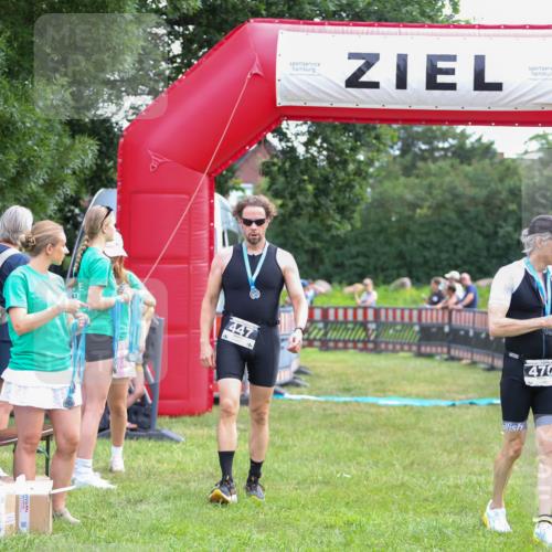 21.06.2026 - 29. Vierlanden-Triathlon Andreas Tolksdorf http://msf.ph/oto/9914221 21.06.2026 11:20:43 Ziel  meine-sportfotos.de