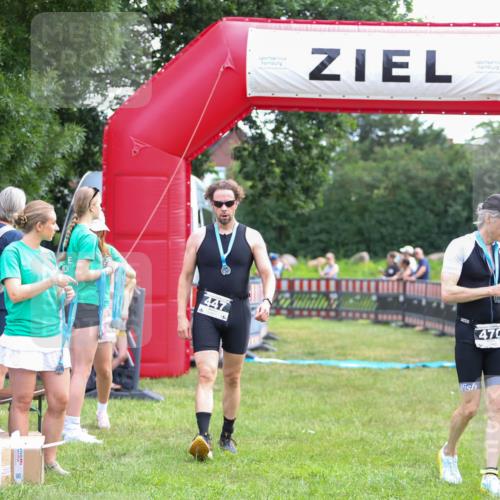 21.06.2026 - 29. Vierlanden-Triathlon Andreas Tolksdorf http://msf.ph/oto/9914222 21.06.2026 11:20:43 Ziel  meine-sportfotos.de