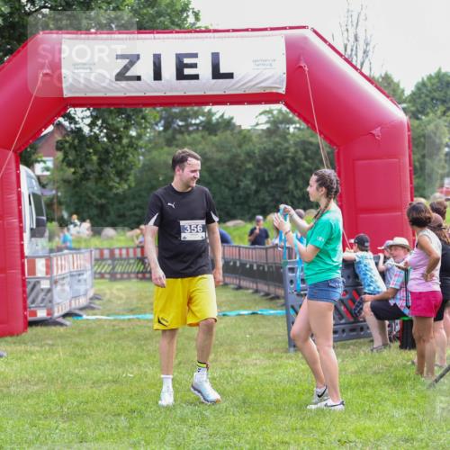 21.06.2026 - 29. Vierlanden-Triathlon Andreas Tolksdorf http://msf.ph/oto/9914246 21.06.2026 11:21:17 Ziel 439 meine-sportfotos.de