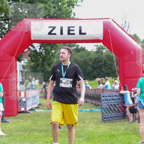 21.06.2026 - 29. Vierlanden-Triathlon Andreas Tolksdorf http://msf.ph/oto/9914252 21.06.2026 11:21:21 Ziel 439 meine-sportfotos.de