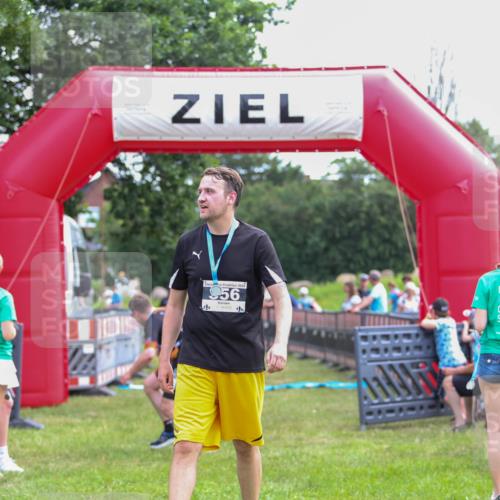 21.06.2026 - 29. Vierlanden-Triathlon Andreas Tolksdorf http://msf.ph/oto/9914255 21.06.2026 11:21:22 Ziel 411, 439 meine-sportfotos.de