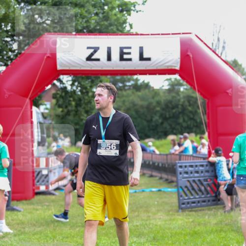 21.06.2026 - 29. Vierlanden-Triathlon Andreas Tolksdorf http://msf.ph/oto/9914256 21.06.2026 11:21:22 Ziel 411, 439 meine-sportfotos.de