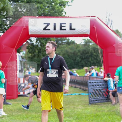 21.06.2026 - 29. Vierlanden-Triathlon Andreas Tolksdorf http://msf.ph/oto/9914257 21.06.2026 11:21:22 Ziel 411, 439 meine-sportfotos.de