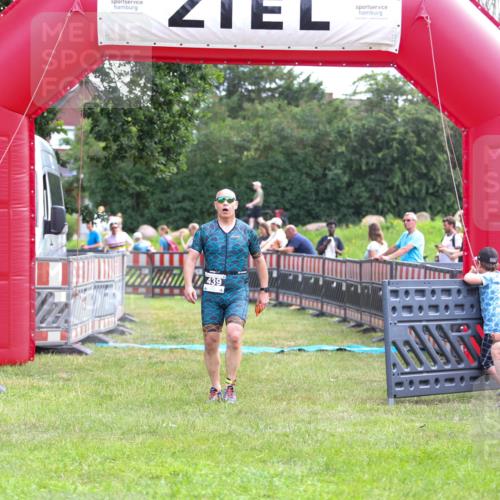 21.06.2026 - 29. Vierlanden-Triathlon Andreas Tolksdorf http://msf.ph/oto/9914260 21.06.2026 11:21:28 Ziel 411, 439 meine-sportfotos.de