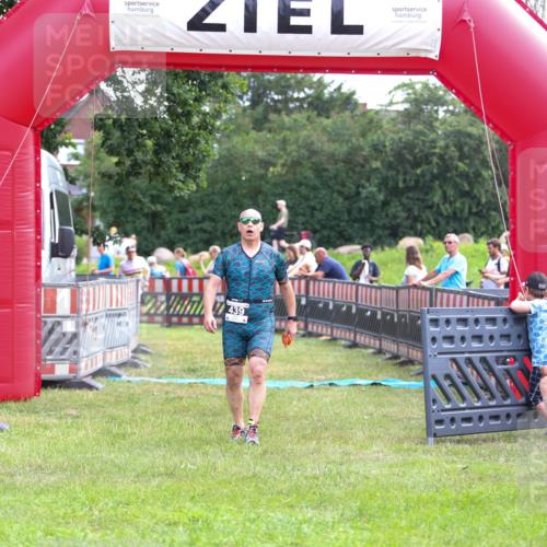 21.06.2026 - 29. Vierlanden-Triathlon Andreas Tolksdorf http://msf.ph/oto/9914261 21.06.2026 11:21:28 Ziel 411, 439 meine-sportfotos.de