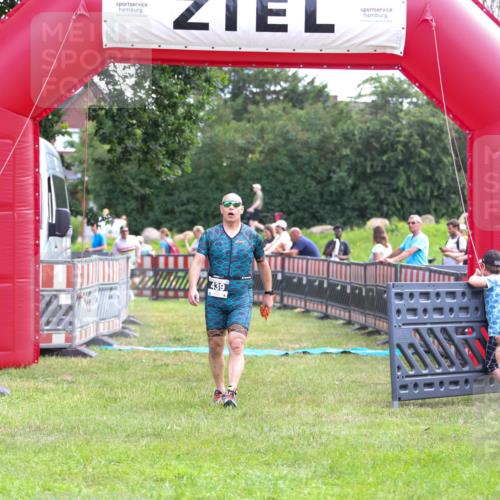 21.06.2026 - 29. Vierlanden-Triathlon Andreas Tolksdorf http://msf.ph/oto/9914262 21.06.2026 11:21:28 Ziel 411, 439 meine-sportfotos.de