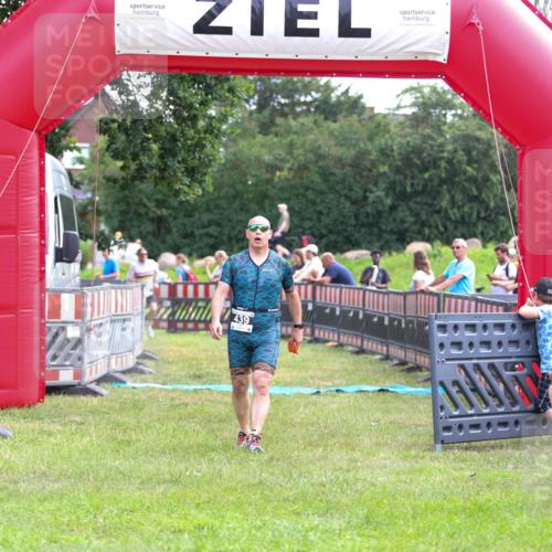 21.06.2026 - 29. Vierlanden-Triathlon Andreas Tolksdorf http://msf.ph/oto/9914263 21.06.2026 11:21:28 Ziel 411, 439 meine-sportfotos.de