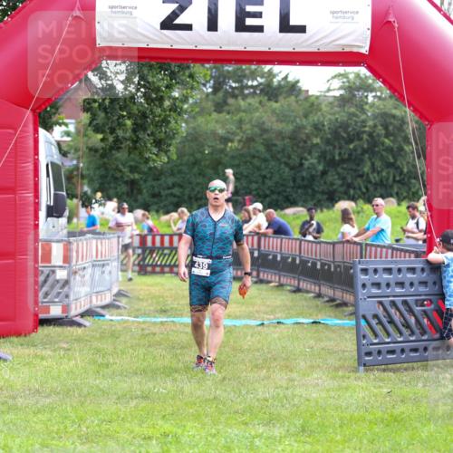 21.06.2026 - 29. Vierlanden-Triathlon Andreas Tolksdorf http://msf.ph/oto/9914265 21.06.2026 11:21:28 Ziel 411, 439 meine-sportfotos.de