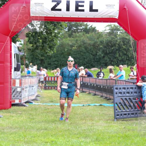 21.06.2026 - 29. Vierlanden-Triathlon Andreas Tolksdorf http://msf.ph/oto/9914269 21.06.2026 11:21:28 Ziel 411, 439 meine-sportfotos.de