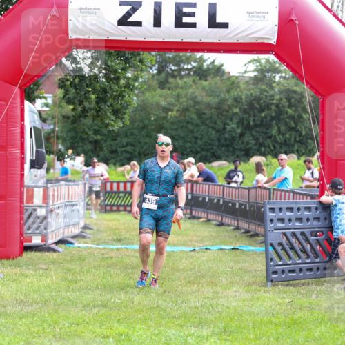 21.06.2026 - 29. Vierlanden-Triathlon Andreas Tolksdorf http://msf.ph/oto/9914270 21.06.2026 11:21:28 Ziel 411, 439 meine-sportfotos.de