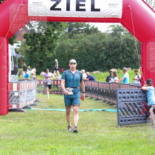 21.06.2026 - 29. Vierlanden-Triathlon Andreas Tolksdorf http://msf.ph/oto/9914271 21.06.2026 11:21:29 Ziel 411, 439 meine-sportfotos.de