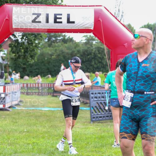 21.06.2026 - 29. Vierlanden-Triathlon Andreas Tolksdorf http://msf.ph/oto/9914286 21.06.2026 11:21:41 Ziel  meine-sportfotos.de