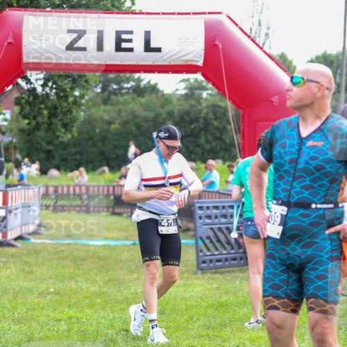 21.06.2026 - 29. Vierlanden-Triathlon Andreas Tolksdorf http://msf.ph/oto/9914288 21.06.2026 11:21:41 Ziel  meine-sportfotos.de