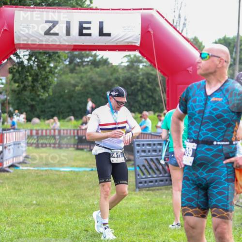 21.06.2026 - 29. Vierlanden-Triathlon Andreas Tolksdorf http://msf.ph/oto/9914289 21.06.2026 11:21:41 Ziel  meine-sportfotos.de