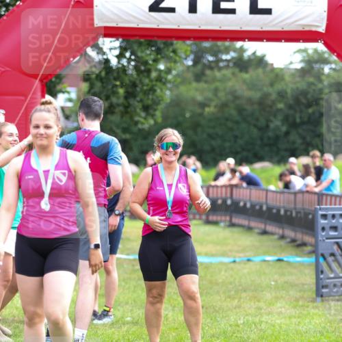 21.06.2026 - 29. Vierlanden-Triathlon Andreas Tolksdorf http://msf.ph/oto/9914322 21.06.2026 11:22:14 Ziel 417, 445 meine-sportfotos.de