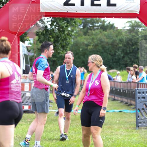 21.06.2026 - 29. Vierlanden-Triathlon Andreas Tolksdorf http://msf.ph/oto/9914323 21.06.2026 11:22:15 Ziel 417 meine-sportfotos.de