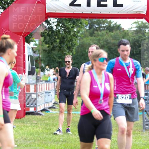 21.06.2026 - 29. Vierlanden-Triathlon Andreas Tolksdorf http://msf.ph/oto/9914339 21.06.2026 11:22:18 Ziel 220, 417 meine-sportfotos.de