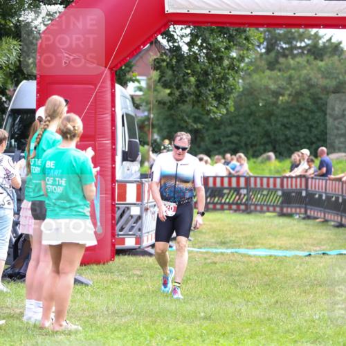 21.06.2026 - 29. Vierlanden-Triathlon Andreas Tolksdorf http://msf.ph/oto/9914341 21.06.2026 11:22:30 Ziel 220 meine-sportfotos.de