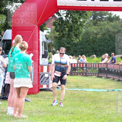 21.06.2026 - 29. Vierlanden-Triathlon Andreas Tolksdorf http://msf.ph/oto/9914344 21.06.2026 11:22:30 Ziel 220 meine-sportfotos.de