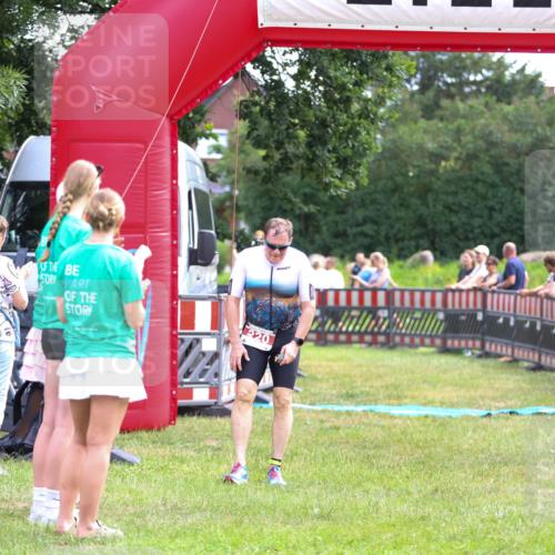 21.06.2026 - 29. Vierlanden-Triathlon Andreas Tolksdorf http://msf.ph/oto/9914345 21.06.2026 11:22:30 Ziel 220 meine-sportfotos.de