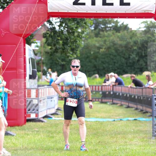 21.06.2026 - 29. Vierlanden-Triathlon Andreas Tolksdorf http://msf.ph/oto/9914356 21.06.2026 11:22:37 Ziel  meine-sportfotos.de