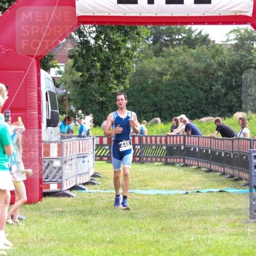 21.06.2026 - 29. Vierlanden-Triathlon Andreas Tolksdorf http://msf.ph/oto/9914359 21.06.2026 11:22:50 Ziel 448 meine-sportfotos.de
