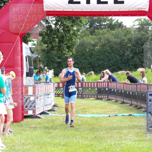 21.06.2026 - 29. Vierlanden-Triathlon Andreas Tolksdorf http://msf.ph/oto/9914360 21.06.2026 11:22:50 Ziel 448 meine-sportfotos.de