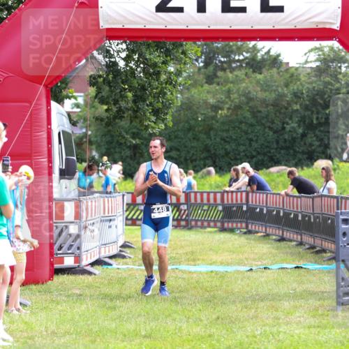 21.06.2026 - 29. Vierlanden-Triathlon Andreas Tolksdorf http://msf.ph/oto/9914362 21.06.2026 11:22:50 Ziel 448 meine-sportfotos.de