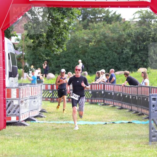 21.06.2026 - 29. Vierlanden-Triathlon Andreas Tolksdorf http://msf.ph/oto/9914366 21.06.2026 11:23:04 Ziel 443, 471, 475 meine-sportfotos.de