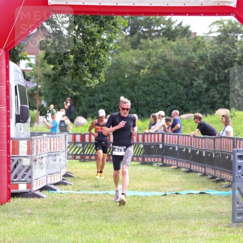 21.06.2026 - 29. Vierlanden-Triathlon Andreas Tolksdorf http://msf.ph/oto/9914369 21.06.2026 11:23:04 Ziel 443, 471, 475 meine-sportfotos.de