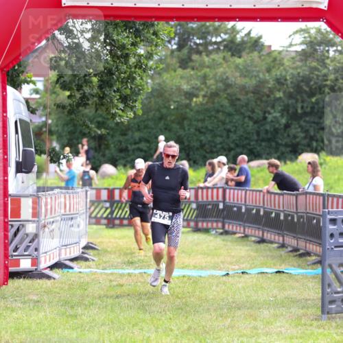 21.06.2026 - 29. Vierlanden-Triathlon Andreas Tolksdorf http://msf.ph/oto/9914372 21.06.2026 11:23:04 Ziel 443, 471, 475 meine-sportfotos.de