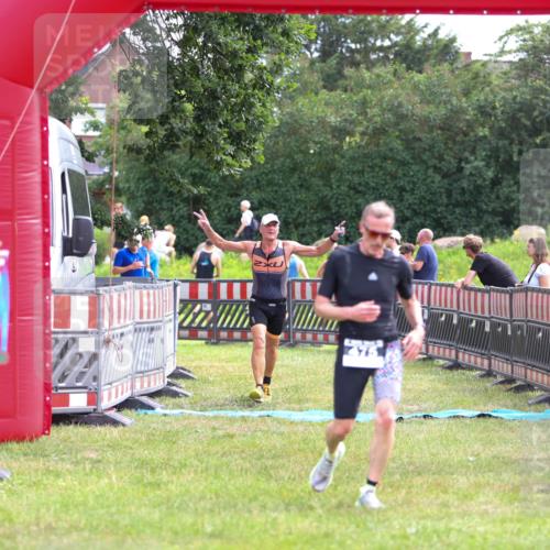 21.06.2026 - 29. Vierlanden-Triathlon Andreas Tolksdorf http://msf.ph/oto/9914374 21.06.2026 11:23:05 Ziel 443, 471, 475 meine-sportfotos.de
