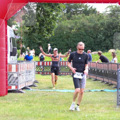 21.06.2026 - 29. Vierlanden-Triathlon Andreas Tolksdorf http://msf.ph/oto/9914376 21.06.2026 11:23:06 Ziel 443, 471, 475 meine-sportfotos.de