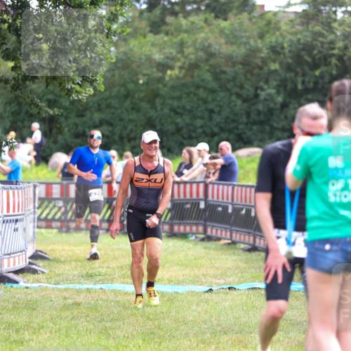 21.06.2026 - 29. Vierlanden-Triathlon Andreas Tolksdorf http://msf.ph/oto/9914384 21.06.2026 11:23:08 Ziel 443, 471, 475 meine-sportfotos.de