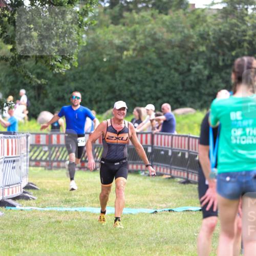 21.06.2026 - 29. Vierlanden-Triathlon Andreas Tolksdorf http://msf.ph/oto/9914390 21.06.2026 11:23:08 Ziel 443, 471, 475 meine-sportfotos.de