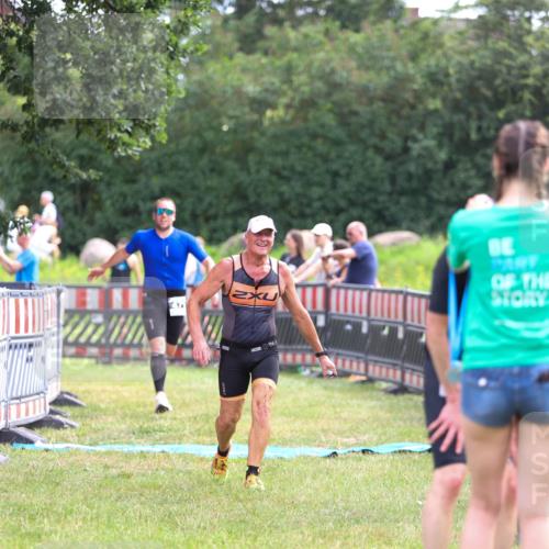 21.06.2026 - 29. Vierlanden-Triathlon Andreas Tolksdorf http://msf.ph/oto/9914391 21.06.2026 11:23:08 Ziel 443, 471, 475 meine-sportfotos.de