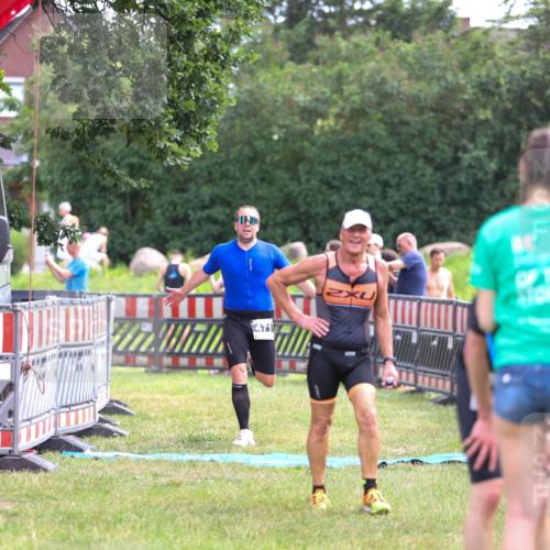 21.06.2026 - 29. Vierlanden-Triathlon Andreas Tolksdorf http://msf.ph/oto/9914394 21.06.2026 11:23:09 Ziel 443, 471 meine-sportfotos.de