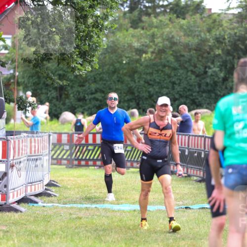 21.06.2026 - 29. Vierlanden-Triathlon Andreas Tolksdorf http://msf.ph/oto/9914395 21.06.2026 11:23:09 Ziel 443, 471 meine-sportfotos.de
