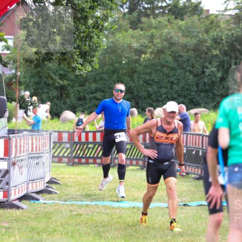 21.06.2026 - 29. Vierlanden-Triathlon Andreas Tolksdorf http://msf.ph/oto/9914397 21.06.2026 11:23:09 Ziel 443, 471 meine-sportfotos.de
